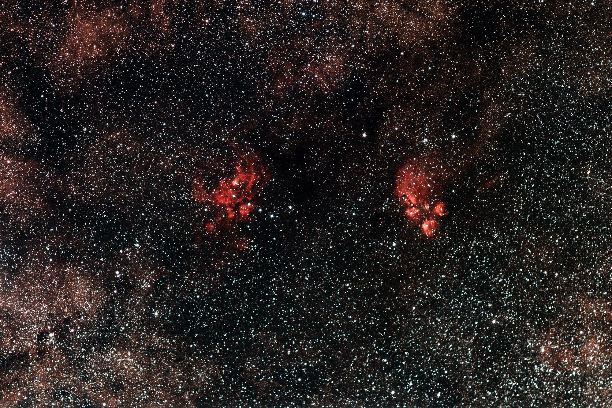 NGC 6357 & NGC 6334 Spektrum der Wissenschaft